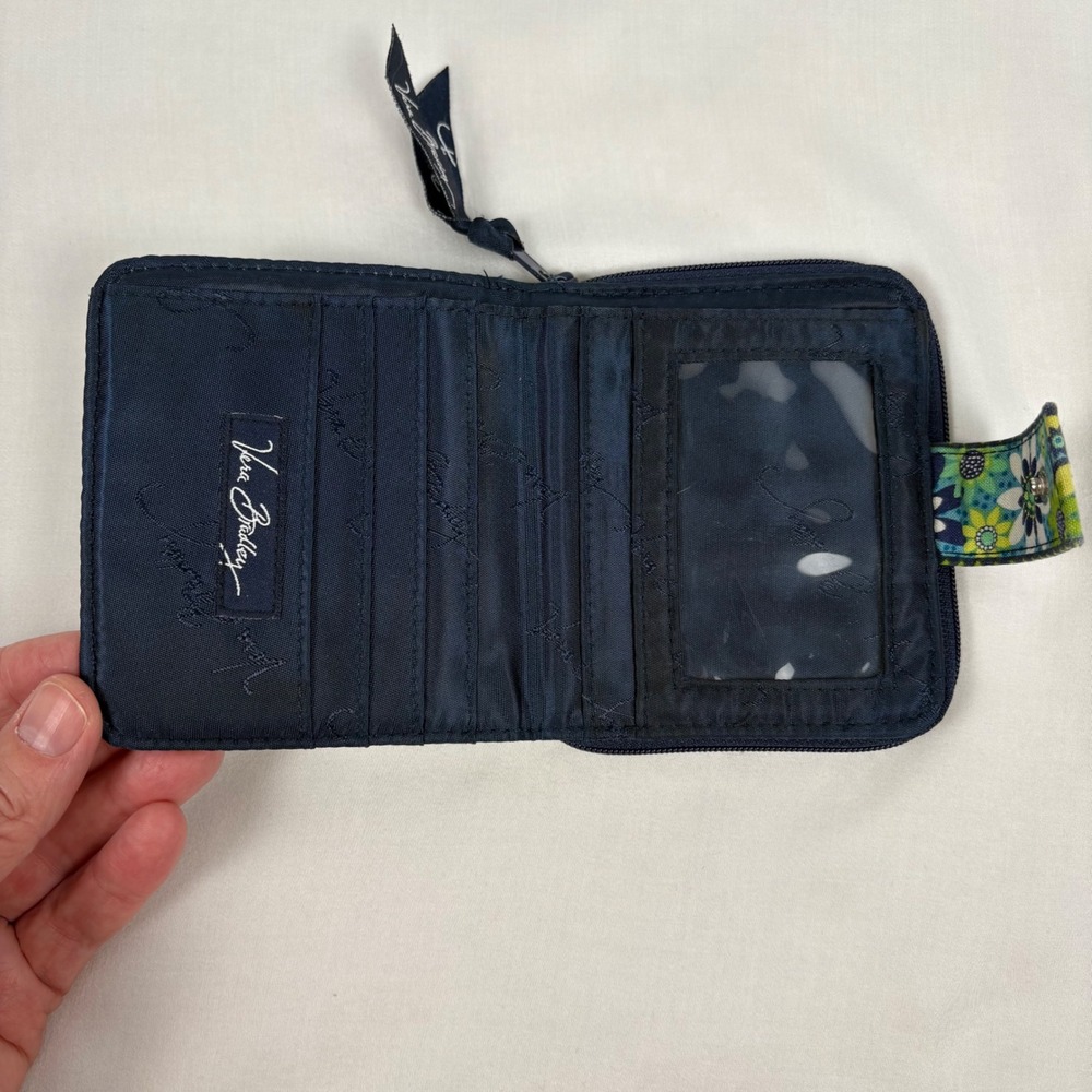 Vera Bradley Bifold Wallet Blue Green Daisy Daisy Quilted‎ Floral Coin Pocket - Picture 3 of 10